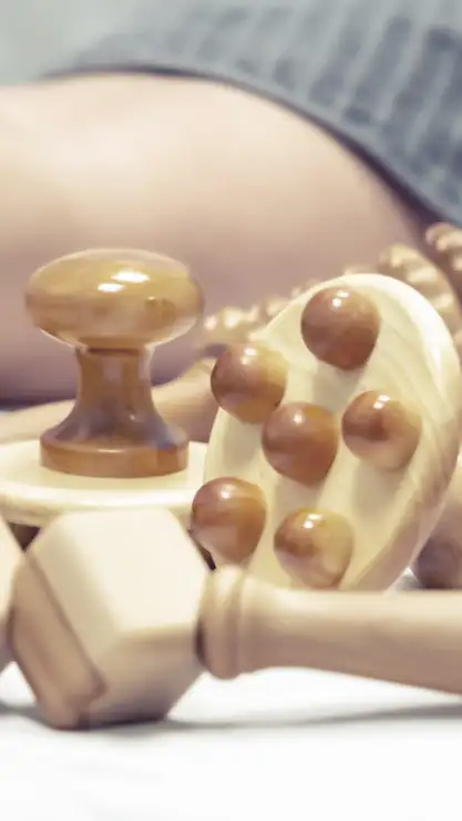 Instrumentos de madera con los que se realiza un tratamiento corporal de maderoterapia